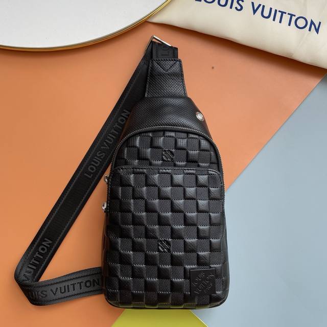 Original single item, latest style, LV men's chest bag, hot selling. Real photo