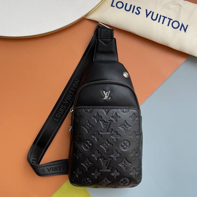 Original single item, latest style, LV men's chest bag, hot selling. Real photo