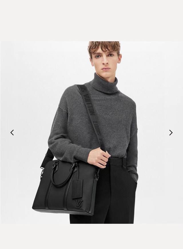 M59159 Black Top-Tier Original Briefcase. This briefcase features the supple tex