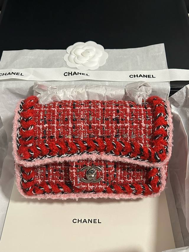 Top-quality original Chanel 25C runway style red tweed with ribbon CF, 20cm avai