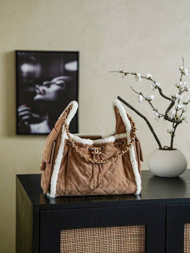 Top-quality original lamb's wool bag Size** Sample, not mass-produced 25C Hippi