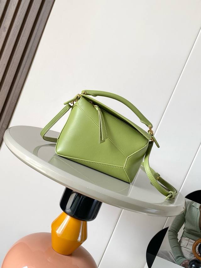 Hot-selling new version geometric bag, mini 18cm, original imported lychee-text