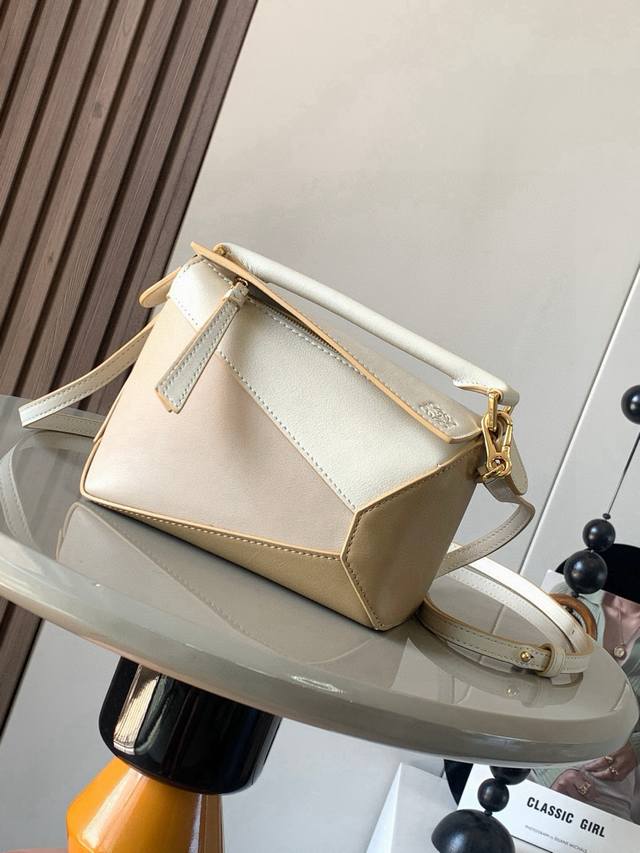 Hot-selling new version geometric bag, mini 18cm, original imported Nappa calfs