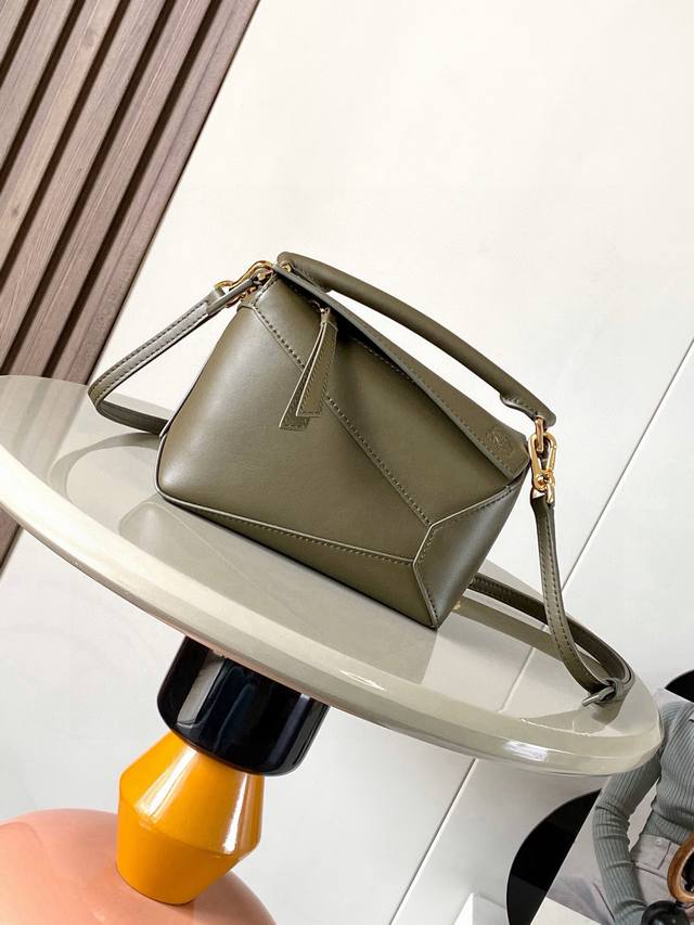 Hot-selling new version geometric bag, mini 18cm, original imported Nappa calfs