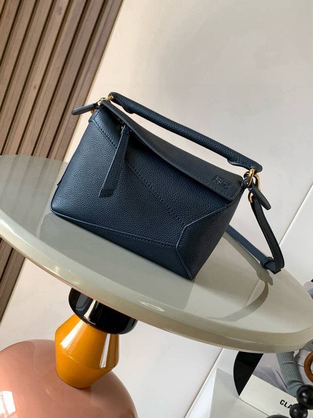 Hot-selling new version geometric bag, mini 18cm, original imported Nappa calfs