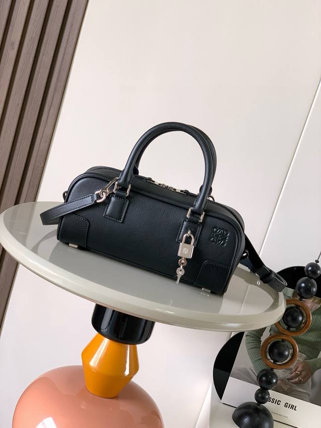 New Celebrity-Style Amazona Handbag The Amazona is Loewe's iconic handbag, origi