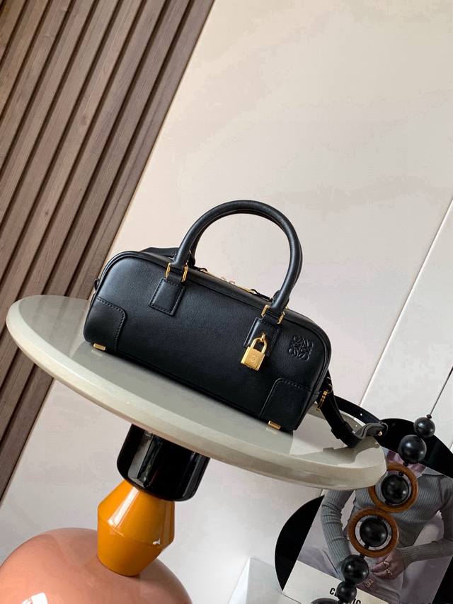 New Celebrity-Style Amazona Handbag The Amazona is Loewe's iconic handbag, origi