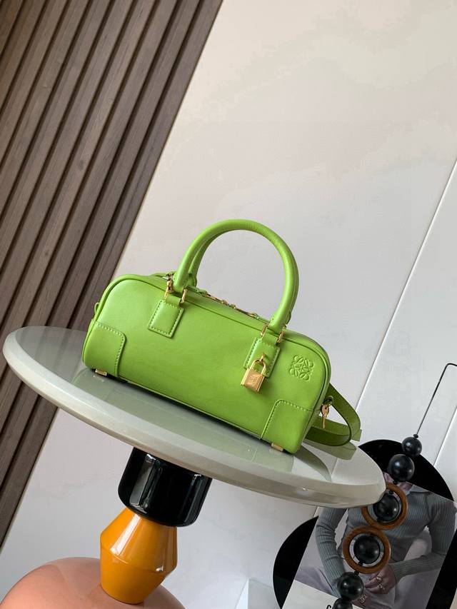 New Celebrity-Style Amazona Handbag The Amazona is Loewe's iconic handbag, origi