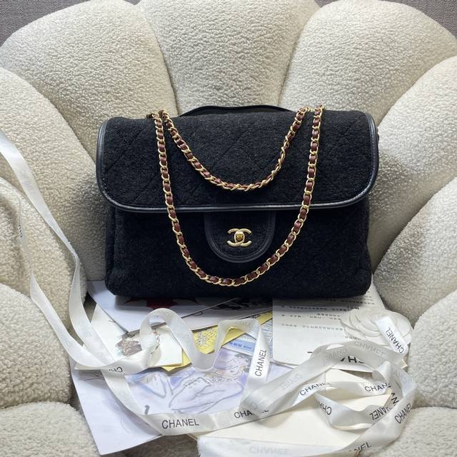 The allure of airport tote bags never goes out of style Vintage bag A beautiful