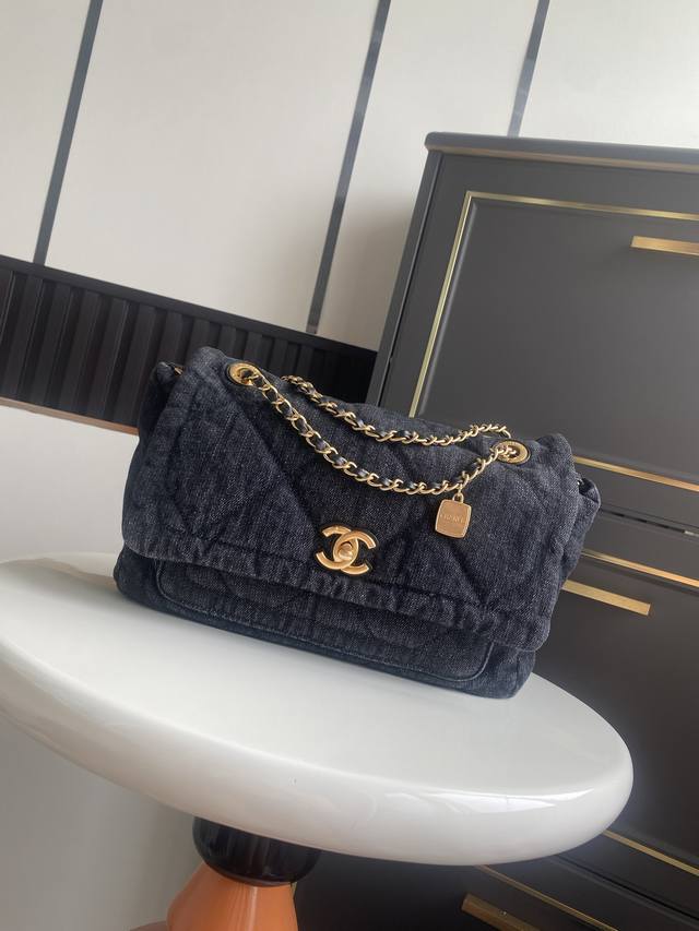 Small size In stock~ Denim Chanel 25K Fall/Winter Limited Edition Shopping Bag.