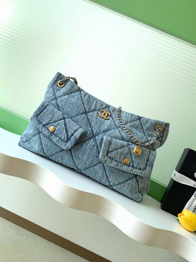 Chanel 25K is truly worthy of Chanel! The denim is absolutely gorgeous! The fron