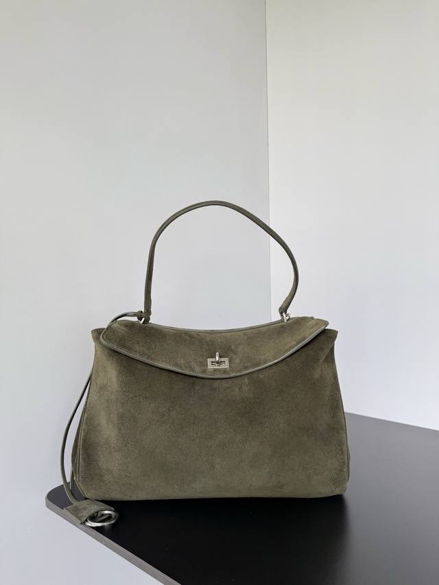 Authentic I finally managed to snag a Rodeo!!! The soft, oversized bag gives off