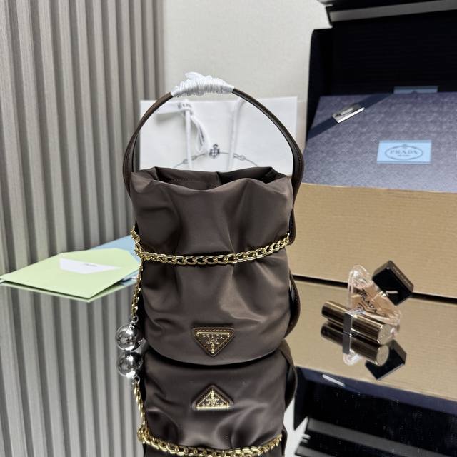 Authentic Top-Tier Original New Runway Style 1Be088 Lucky Bucket This lucky buc