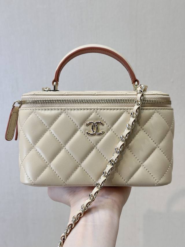 Large and Small Sizes 880 2198 2199 The leather is the most important element of