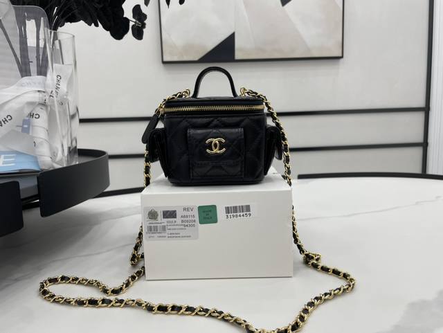 Top-quality Chanel 22K pocket box bag, A68115. This autumn/winter release is par