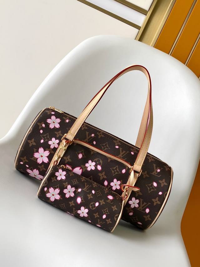 M13097 Top-tier original single dynamic 163C This Papillon handbag features a ho