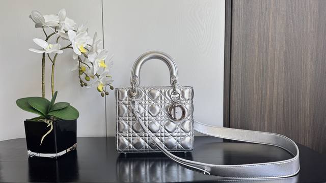 In Stock Original leather with sheepskin lining, Lady Dior four-compartment ser