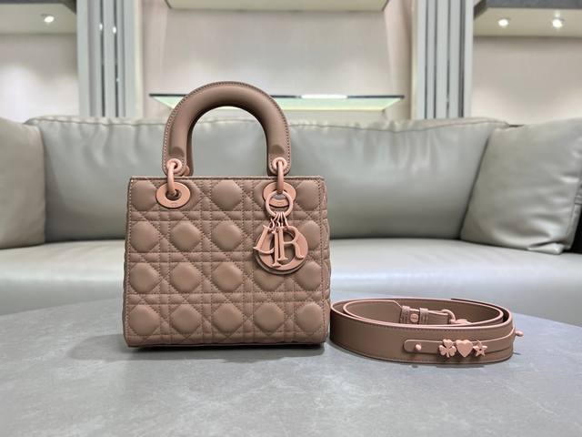 Lady Dior My 20Cm A profound insight into elegance and beauty with its four-comp