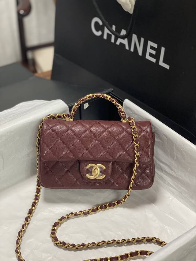 Chanel 2025B Double C Logo Handle, CFmini Model As5701#. The exquisite handle fe