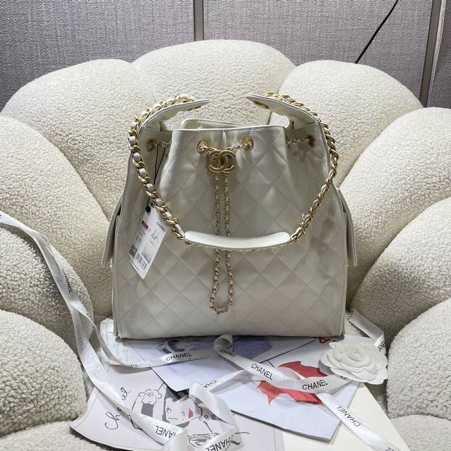 Early Spring Runway Collection Size: 40*30*15 Large 25C Early Spring Runway Col