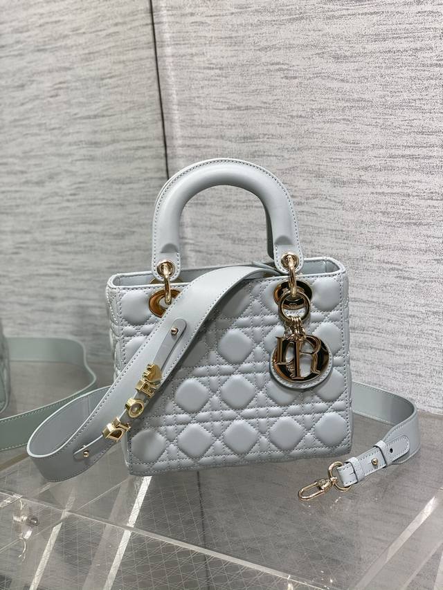 Four-panel lake blue in stock Lady Dior four-panel lake blue series, the latest