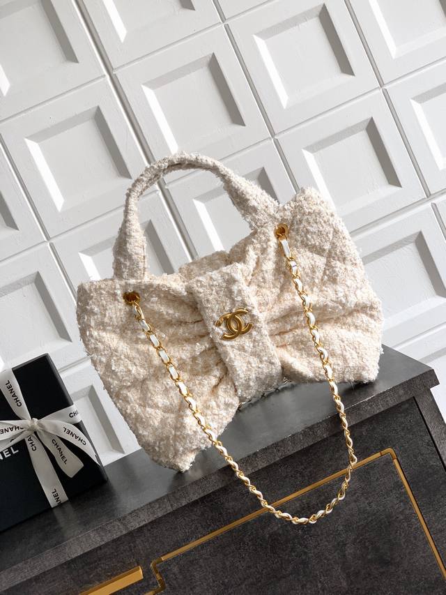 Top-quality original off-white tweed Ohanel bow bag design and style analysis. D