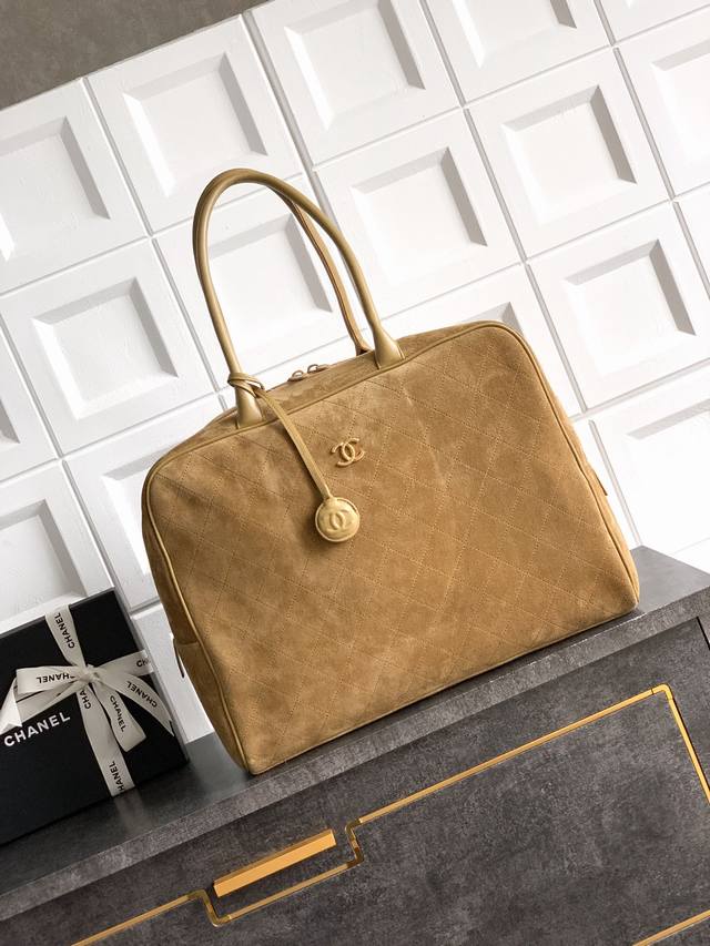 Top-quality original Ohanel 30C Boston bag is now available! A casual style, em