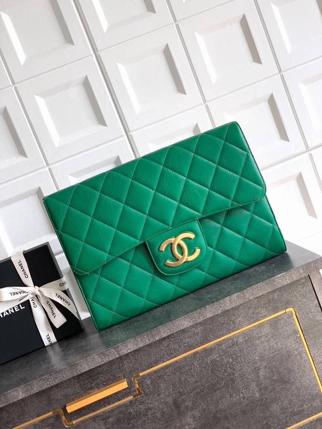 Top-quality original dark green Ohanel handbag carries a legendary story of work