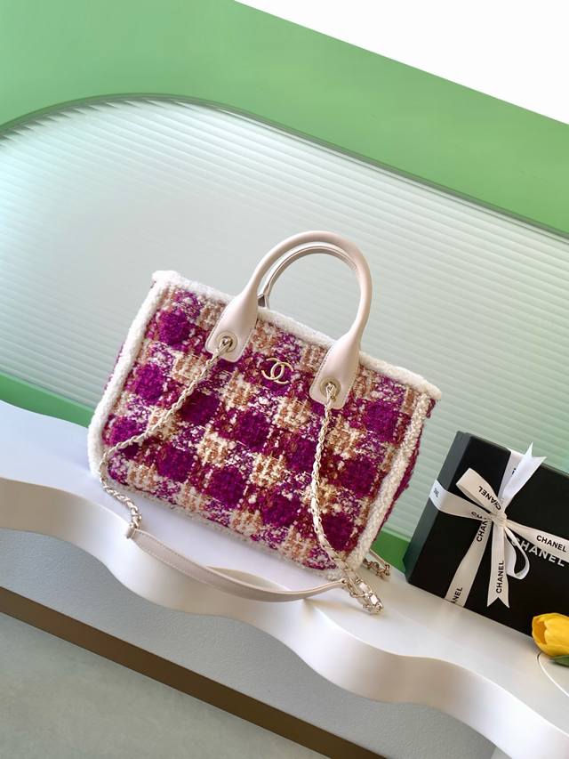 Top-tier replica Chanel 25N tweed handbag The Chanel 25N tweed handbag is a limi