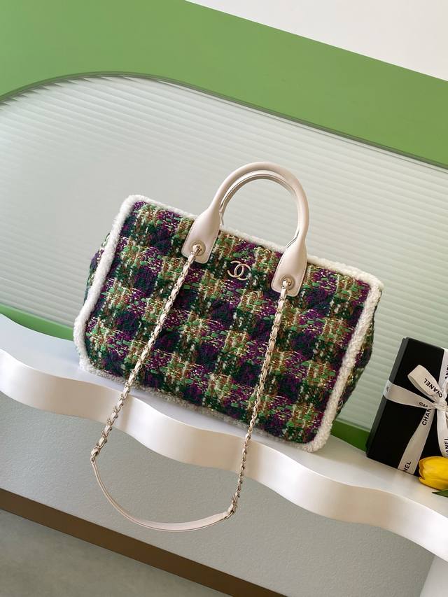 Top-quality replica Chanel 25N tweed handbag The Chanel 25N tweed handbag is a l