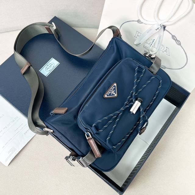 New Messenger Bag 2Vh192 New Arrival This shoulder bag combines functionality an