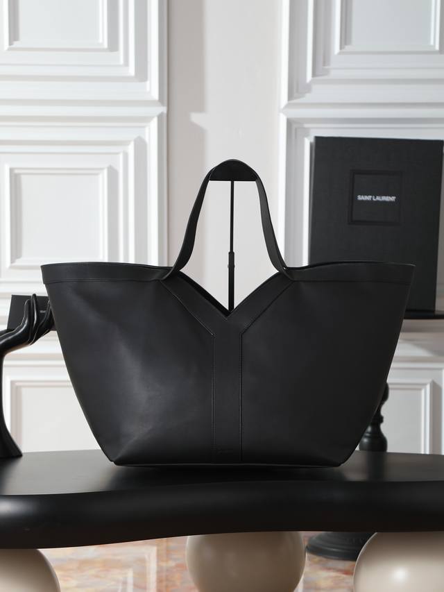 Black Cowhide Leather 24Ss New Shopping Bag A unique fusion of art and individu