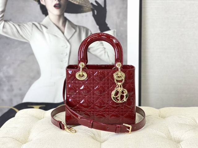 Authentic, high-quality Lady Dior four-compartment cherry red adjustable should