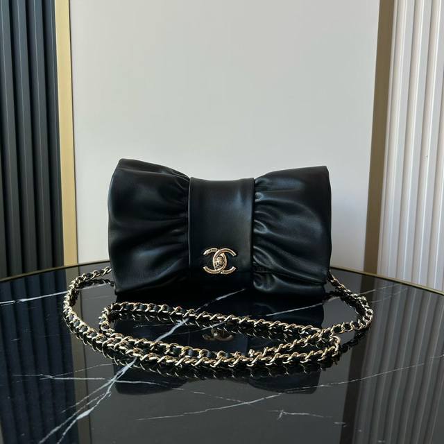 Official website update: Shimmering silver Ohanel 24B cotton leather evening bag