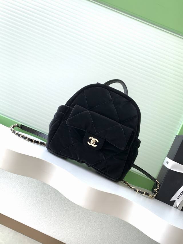 Chanel 25N Black Velvet Backpack A gorgeous velvet backpack for the ski season V