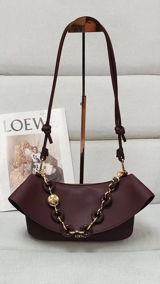 Original Leather Loewe 2025 Model 7019 Dimensions 26-18-13 The Ola is a soft, li