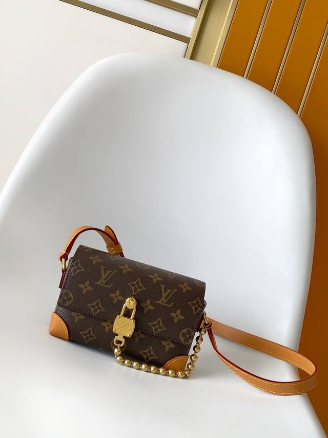 pM14686 White Floral M14923 Black Graphite M14738 Monogram This Steamer mini han