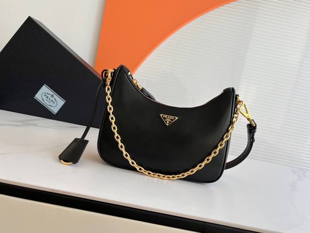 New Plain Hobo Handbag/Shoulder Bag/Crossbody Bag This Hobo handbag/shoulder bag