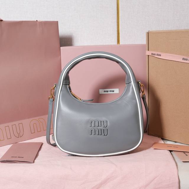 Comes with original packaging Miu i Miu Wander handbag, a new bold color scheme