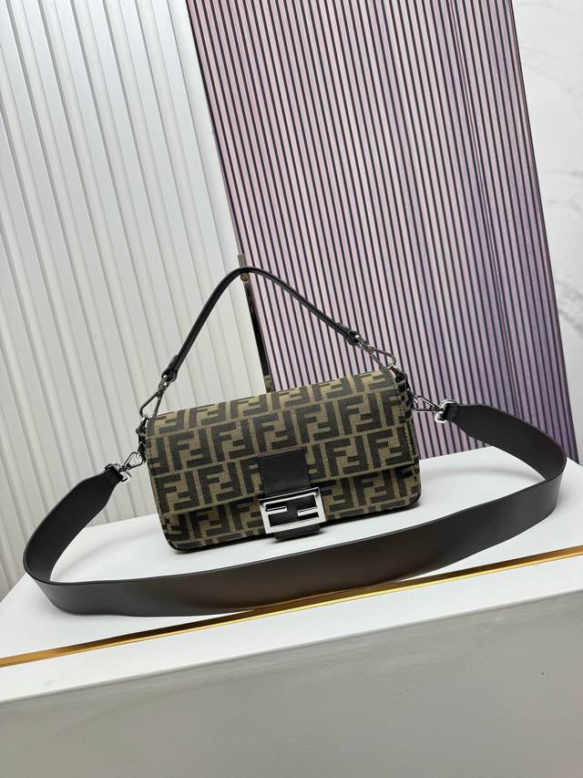 The new Baguette bag is here! The rectangular body, paired with the classic doub