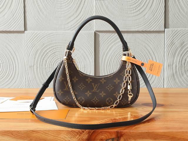 163C01 Dynamic Chip Top-Tier Original, Enhanced Catchy Small Handbag features ca