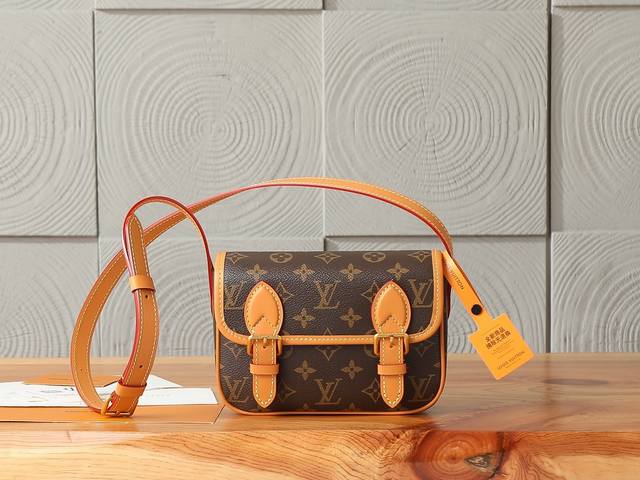 163C01 Dynamic Chip Top-Tier Original, Enhanced Satchel Mini Handbag from the Mo