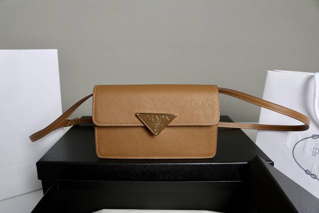 High-volume pricing Introduction: New mini handbag crafted from Saffano cowhide