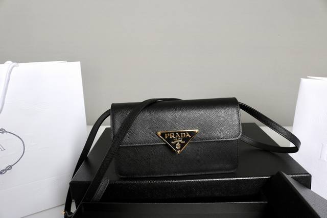 High-volume pricing Introduction: New mini handbag crafted from Saffano cowhide