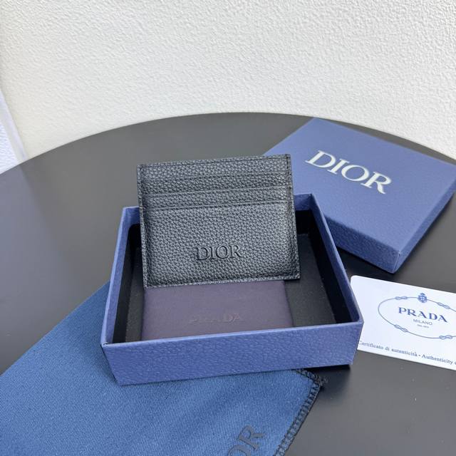 This card holder is elegant and practical. Crafted from high-quality grained co