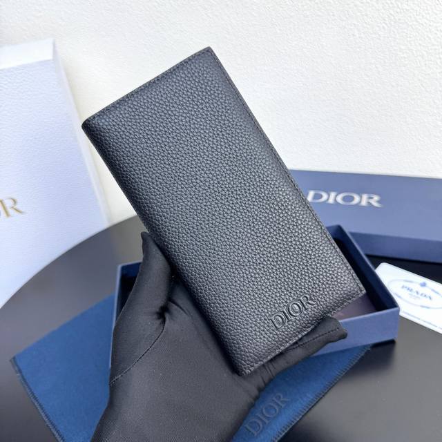This stylish and functional vertical bi-fold wallet is crafted from premium cow