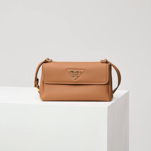 Premium Original New 1Bn022 Brown Shoulder Bag. This shoulder bag boasts an exq