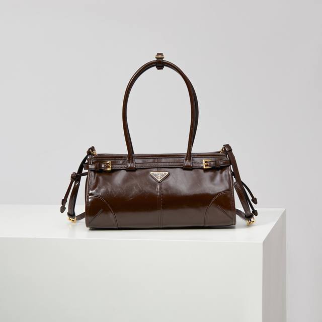 Lussolf Oil-Waxed Leather 1Ba426 This brown oil-waxed leather tote/crossbody bag