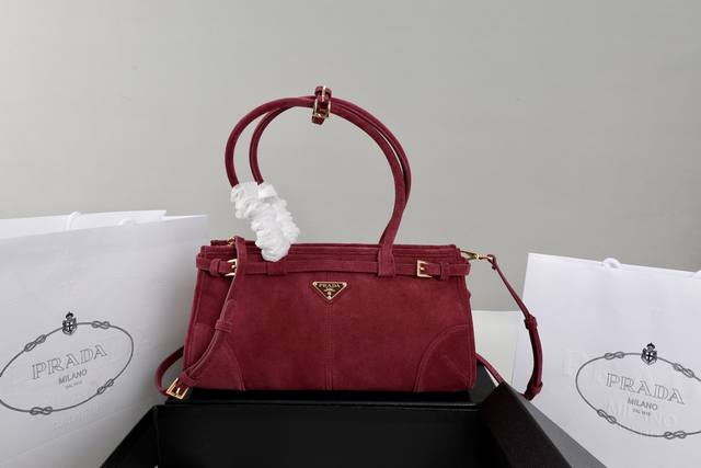 High-volume pricing Introduction: This new suede handbag/crossbody bag is made