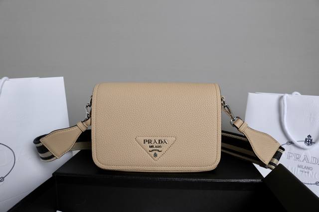 High-volume pricing Description: This backpack is made of imported deerskin-text